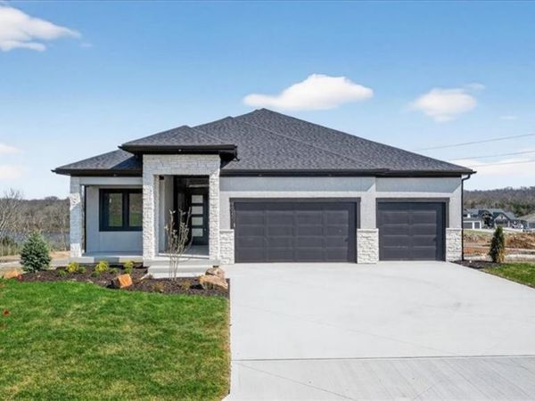 9027 Freedom Circle, Lenexa, KS 66227