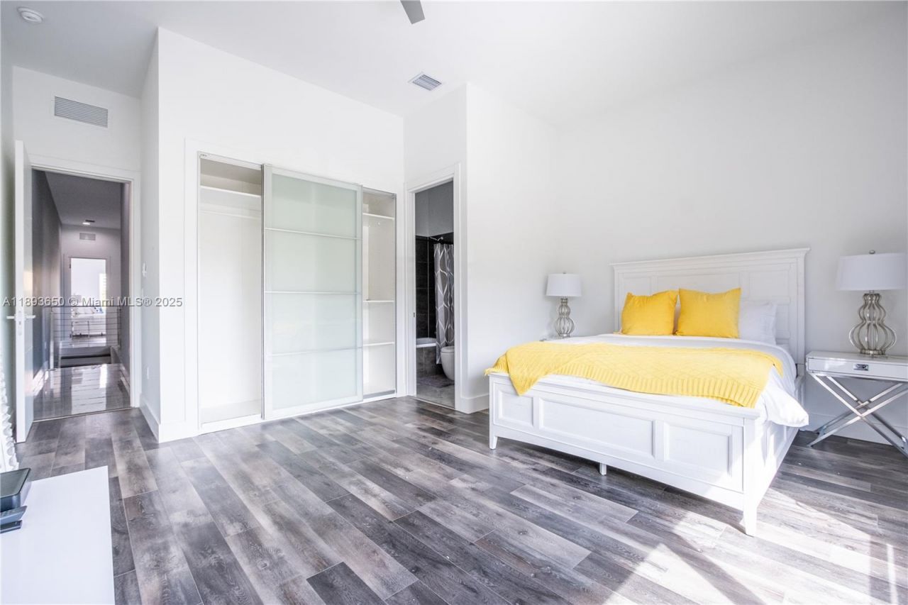 3461 SW 25th St, Unit B, Miami, FL 33133 Photo