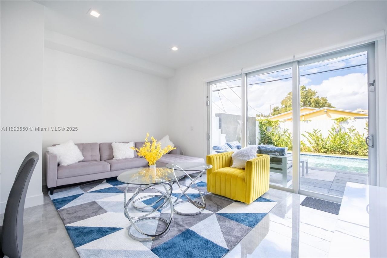 3461 SW 25th St, Unit B, Miami, FL 33133 Photo