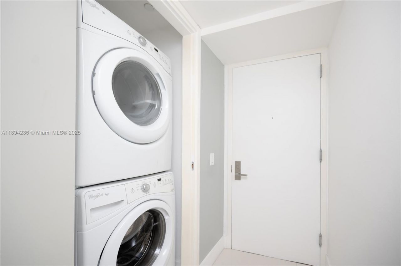 1300 Brickell Bay Dr, Unit 1601, Miami, FL 33131 Photo