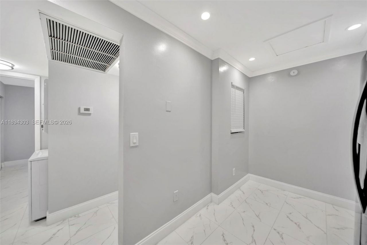 871 NE 207th Ter, Unit 4-202, Miami, FL 33179 Photo