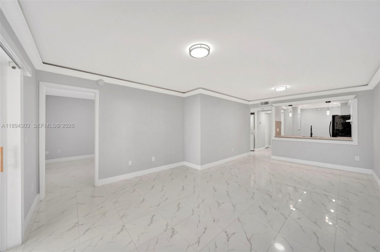 871 NE 207th Ter, Unit 4-202, Miami, FL 33179 Photo