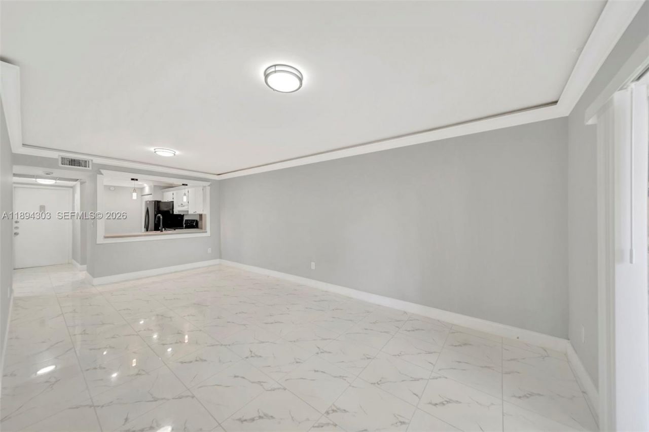 871 NE 207th Ter, Unit 4-202, Miami, FL 33179 Photo