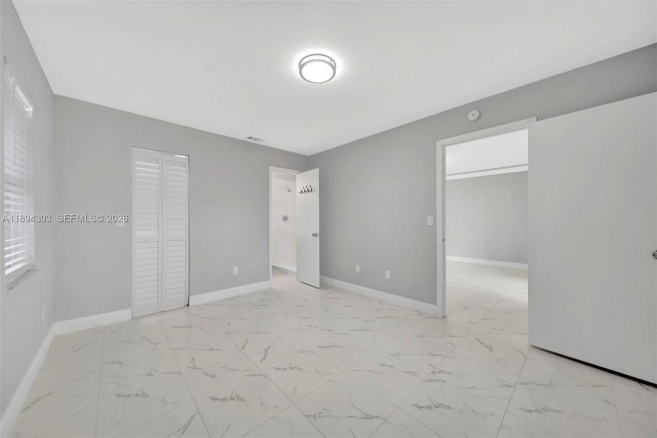 871 NE 207th Ter, Unit 4-202, Miami, FL 33179 Photo