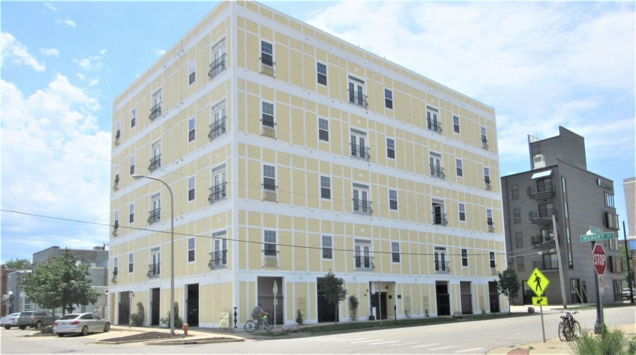 11 E Columbia Avenue, Champaign, IL 61820