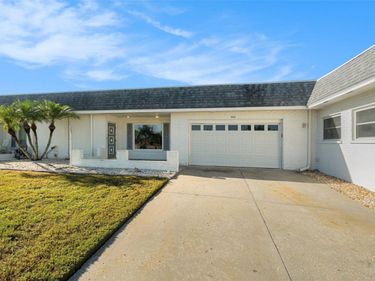 382 CLUB MANOR DRIVE, SUN CITY CENTER, FL 33573