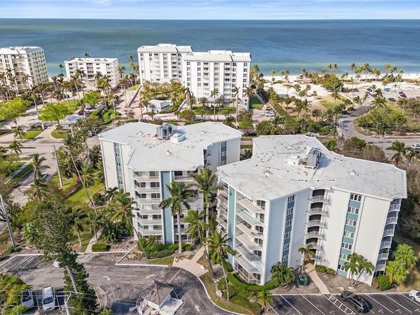 1300 Gulf Shore BLVD N, Unit 511, NAPLES, FL 34102