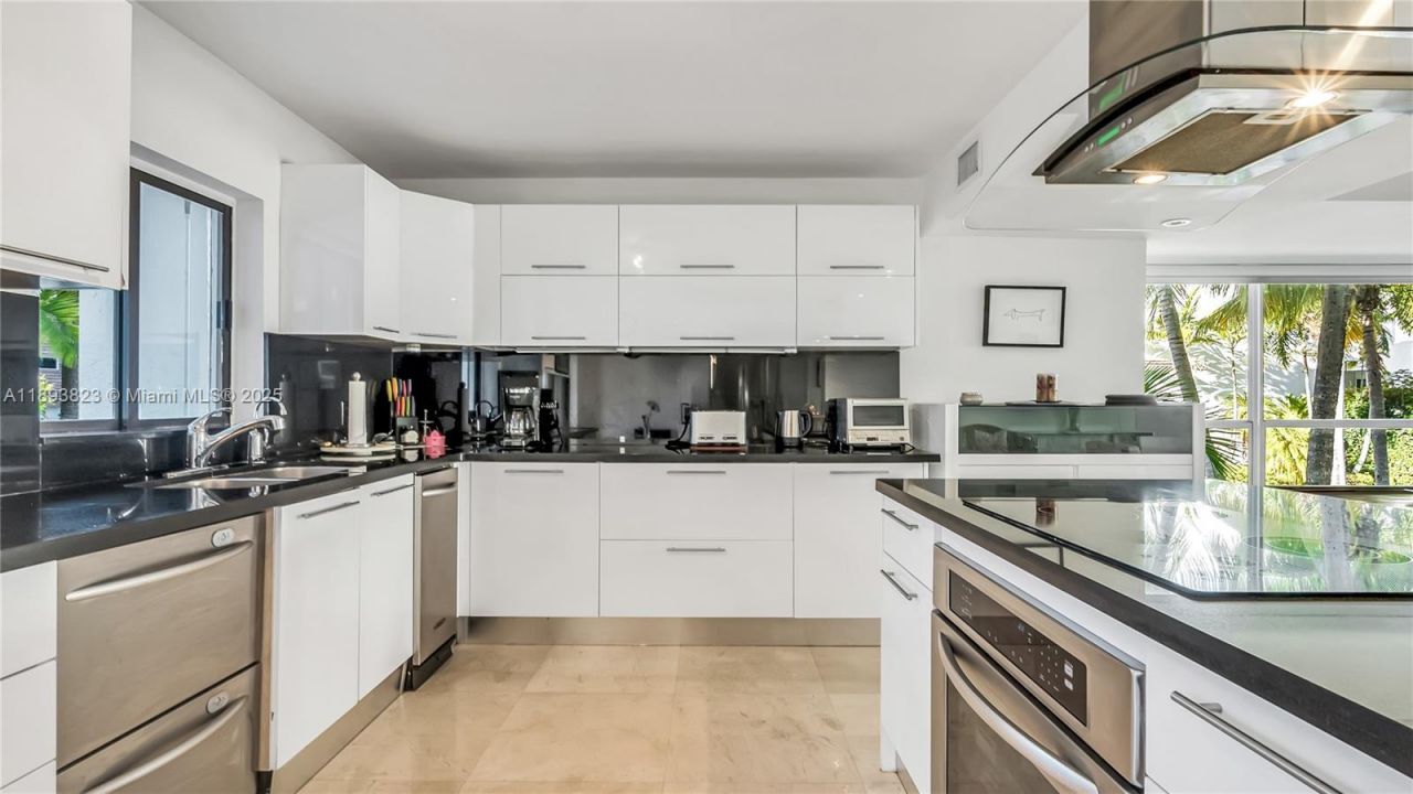 10090 Bay Harbor Ter, Unit 10090, Bay Harbor Islands, FL 33154 Photo