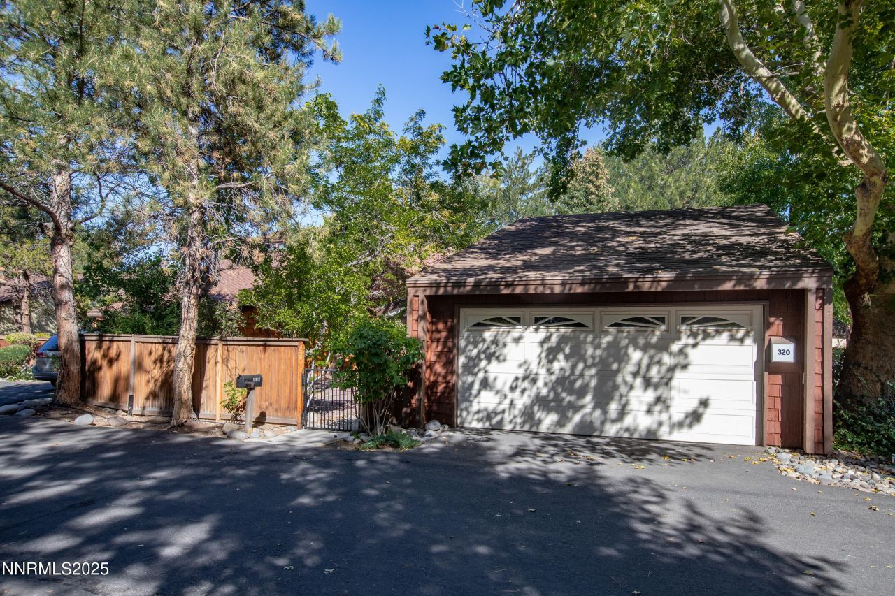 320 W Riverview Circle, Reno, NV 89509 Photo
