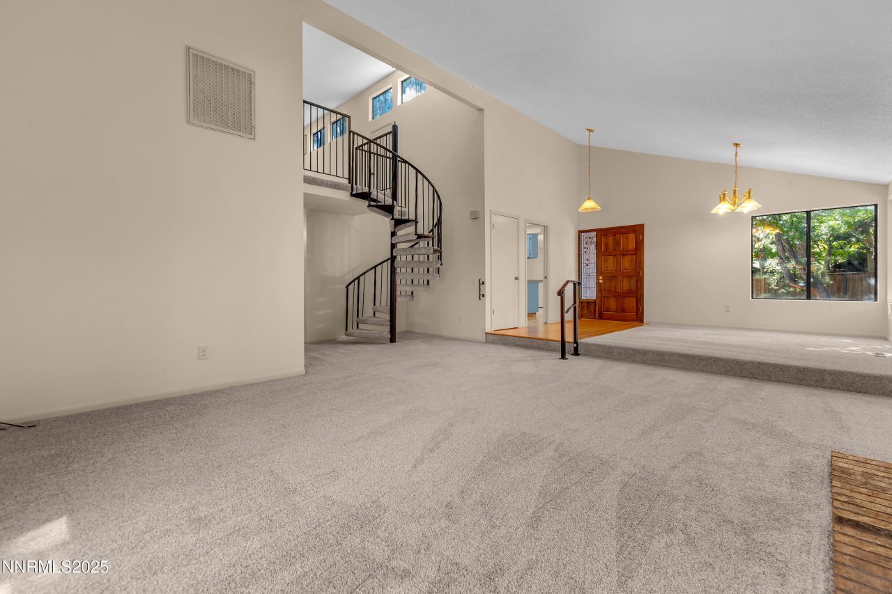 320 W Riverview Circle, Reno, NV 89509 Photo