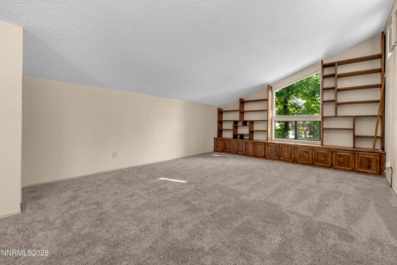 320 W Riverview Circle, Reno, NV 89509 Photo
