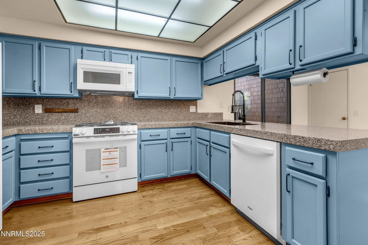 320 W Riverview Circle, Reno, NV 89509 Photo