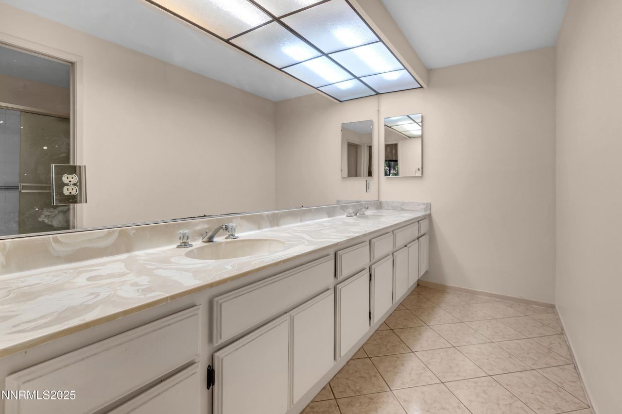 320 W Riverview Circle, Reno, NV 89509 Photo