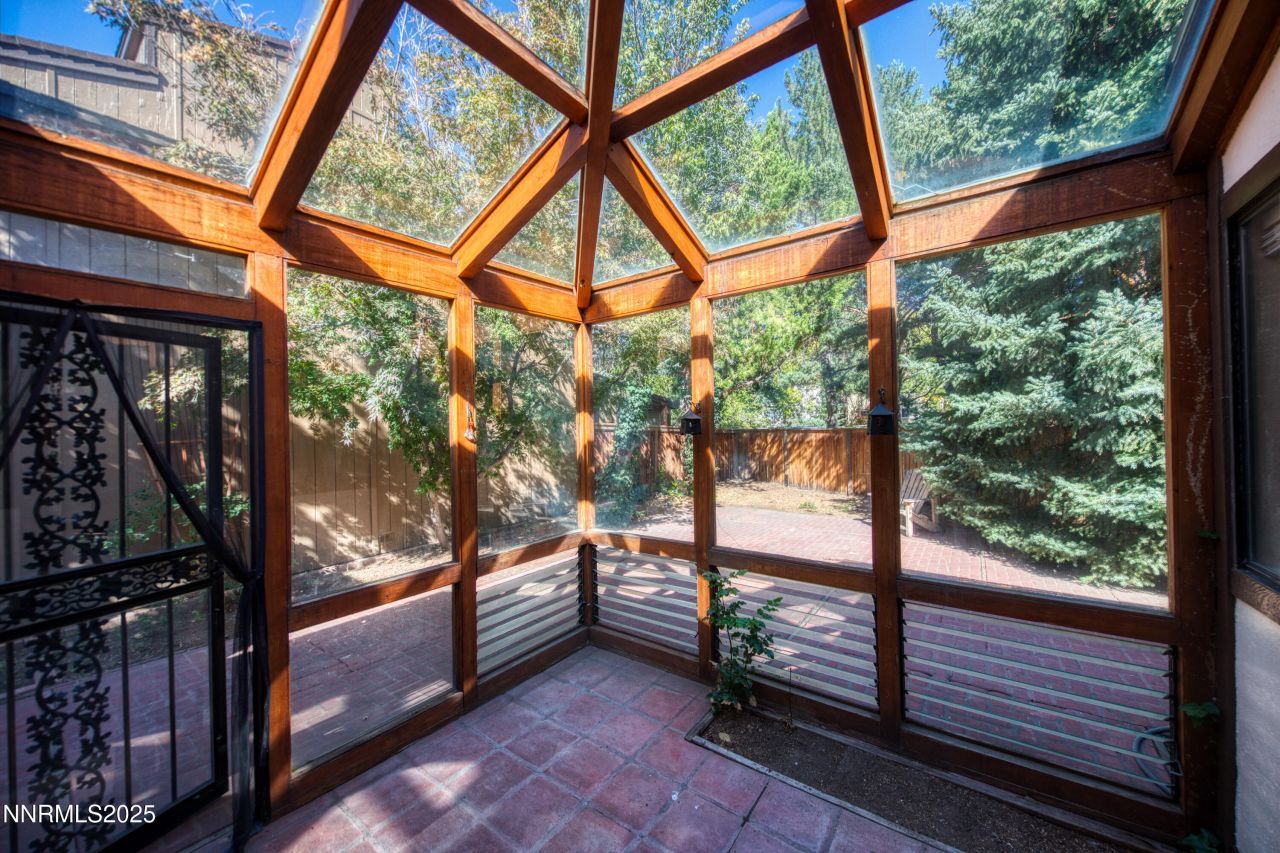 320 W Riverview Circle, Reno, NV 89509 Photo