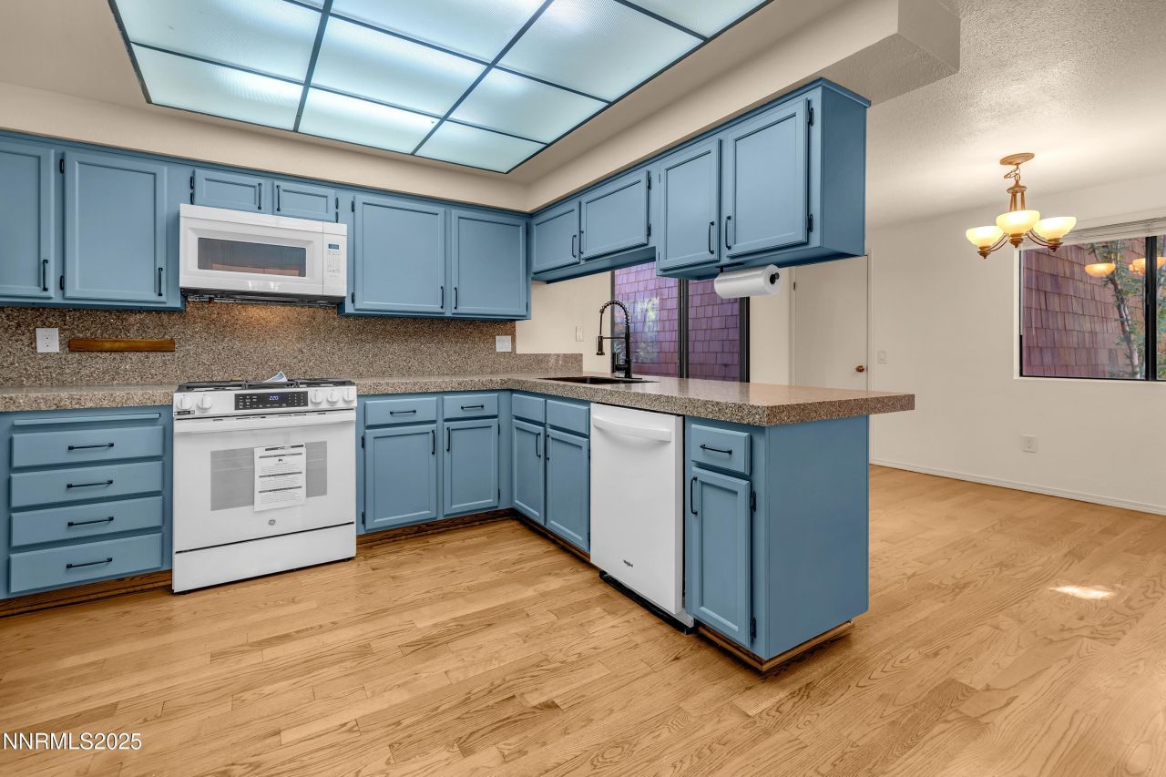 320 W Riverview Circle, Reno, NV 89509 Photo