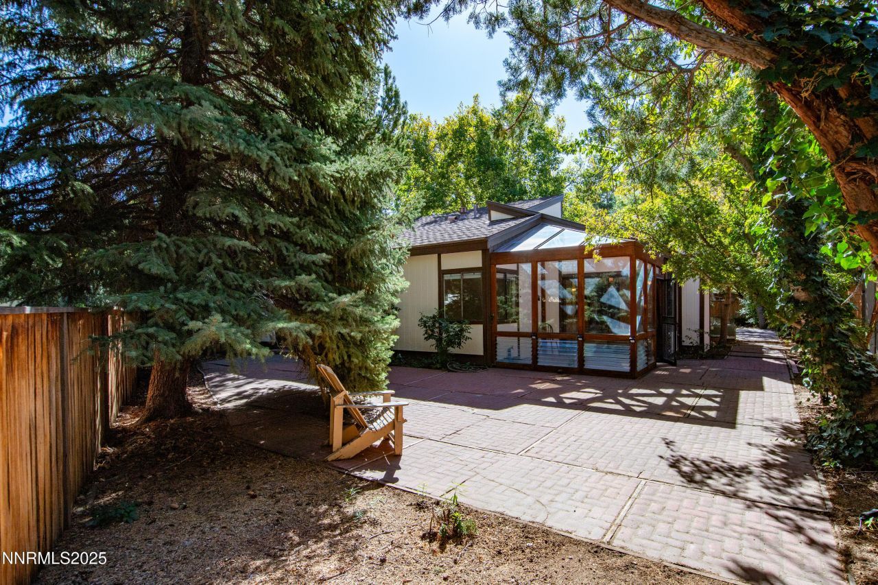 320 W Riverview Circle, Reno, NV 89509 Photo