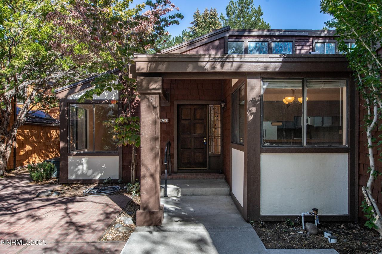320 W Riverview Circle, Reno, NV 89509 Photo