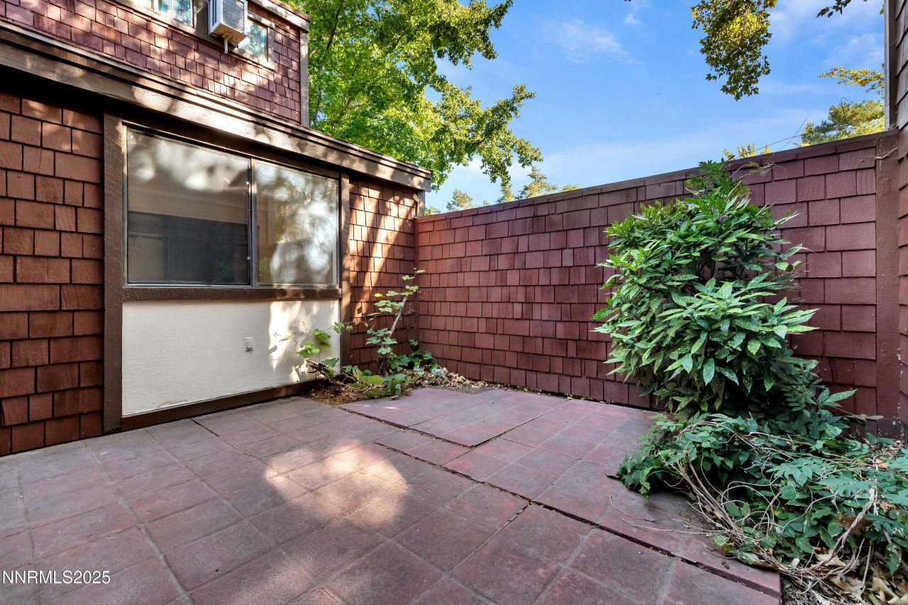 320 W Riverview Circle, Reno, NV 89509 Photo