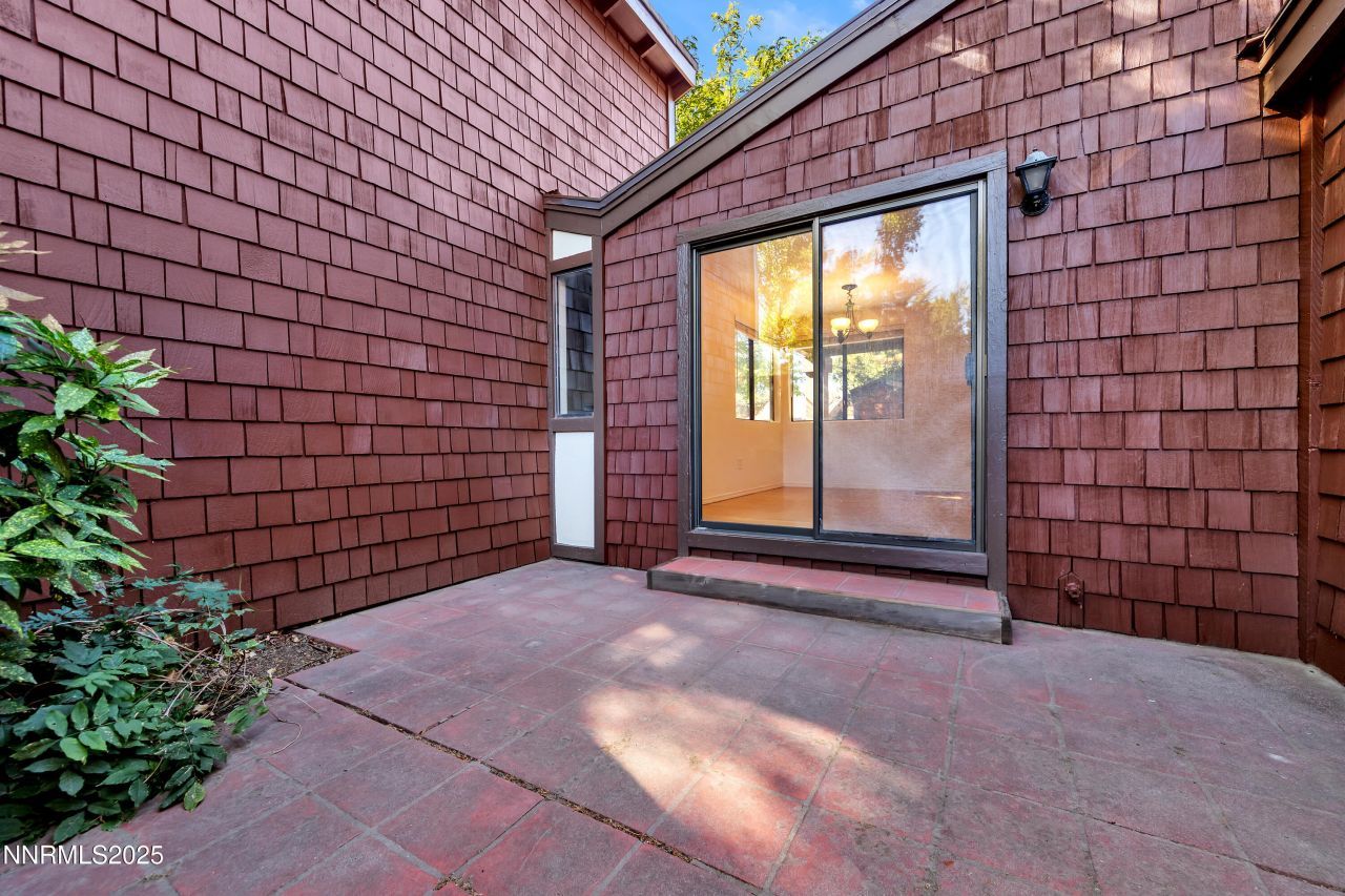 320 W Riverview Circle, Reno, NV 89509 Photo