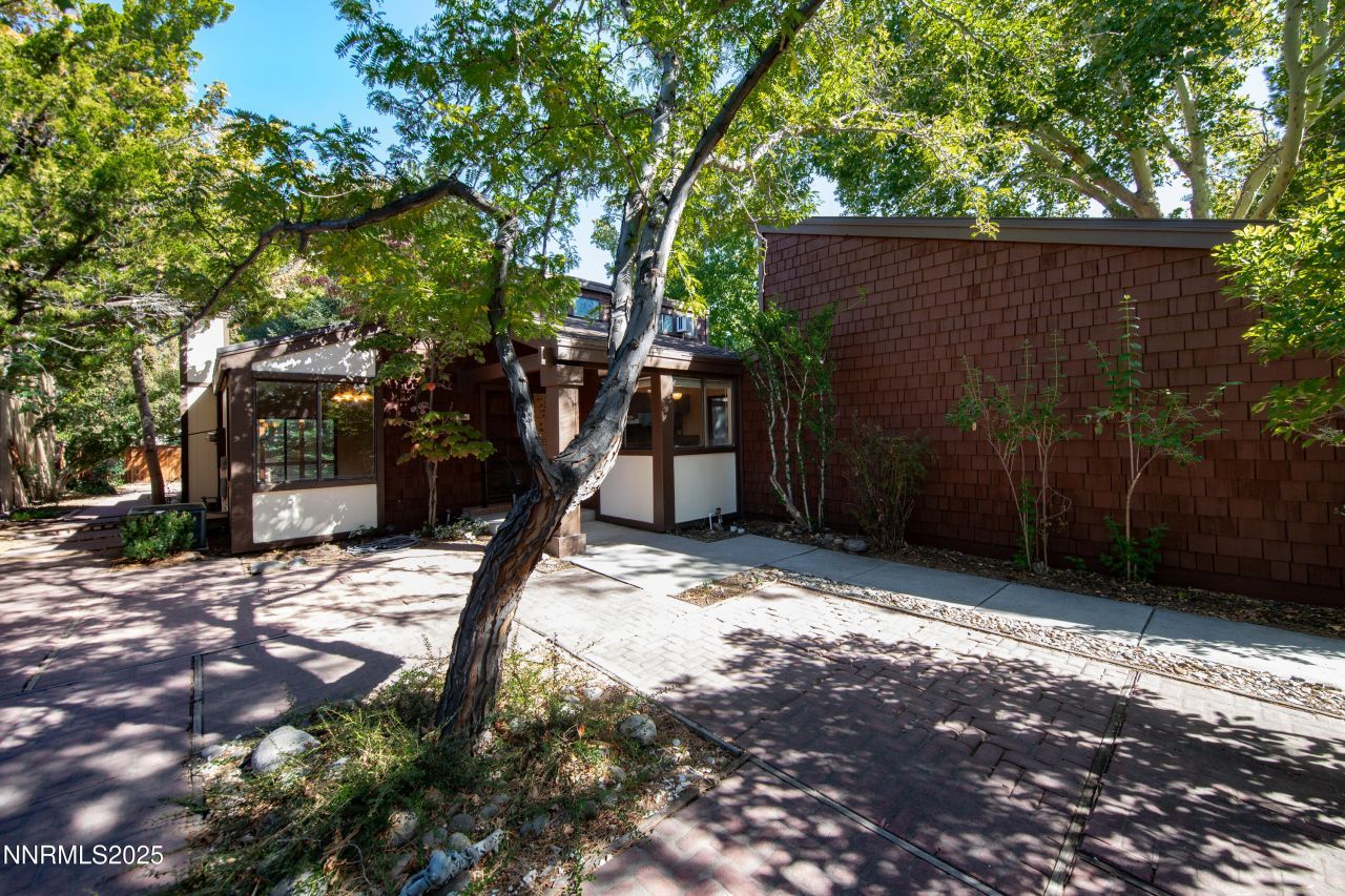 320 W Riverview Circle, Reno, NV 89509 Photo