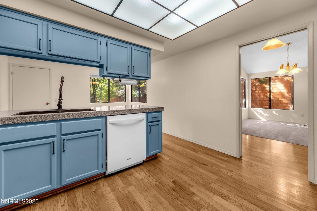 320 W Riverview Circle, Reno, NV 89509 Photo