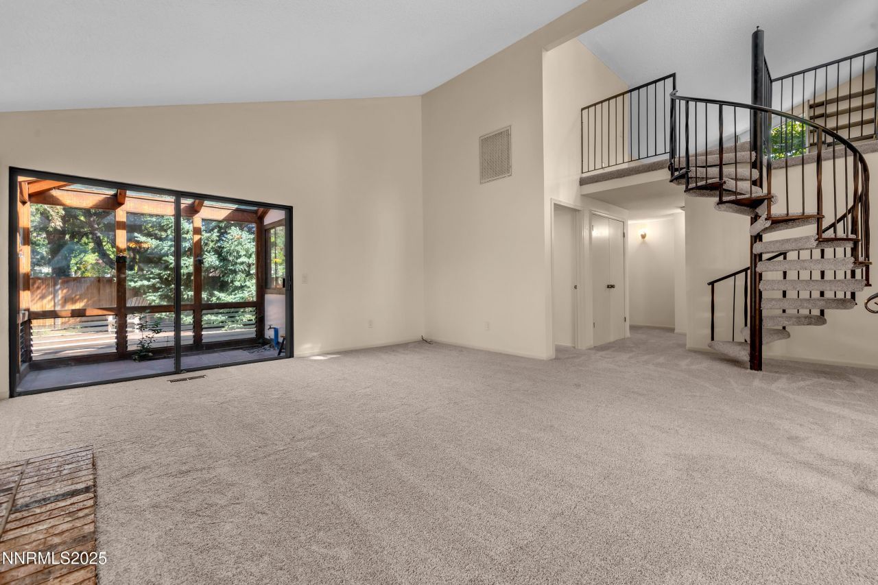 320 W Riverview Circle, Reno, NV 89509 Photo
