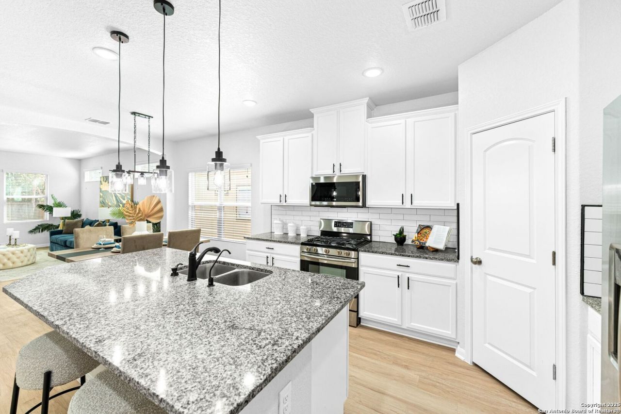 7218 Independence, San Antonio, TX 78223 Main Photo