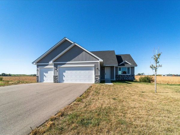 922 Prestwick Drive, Belle Plaine, MN 56011