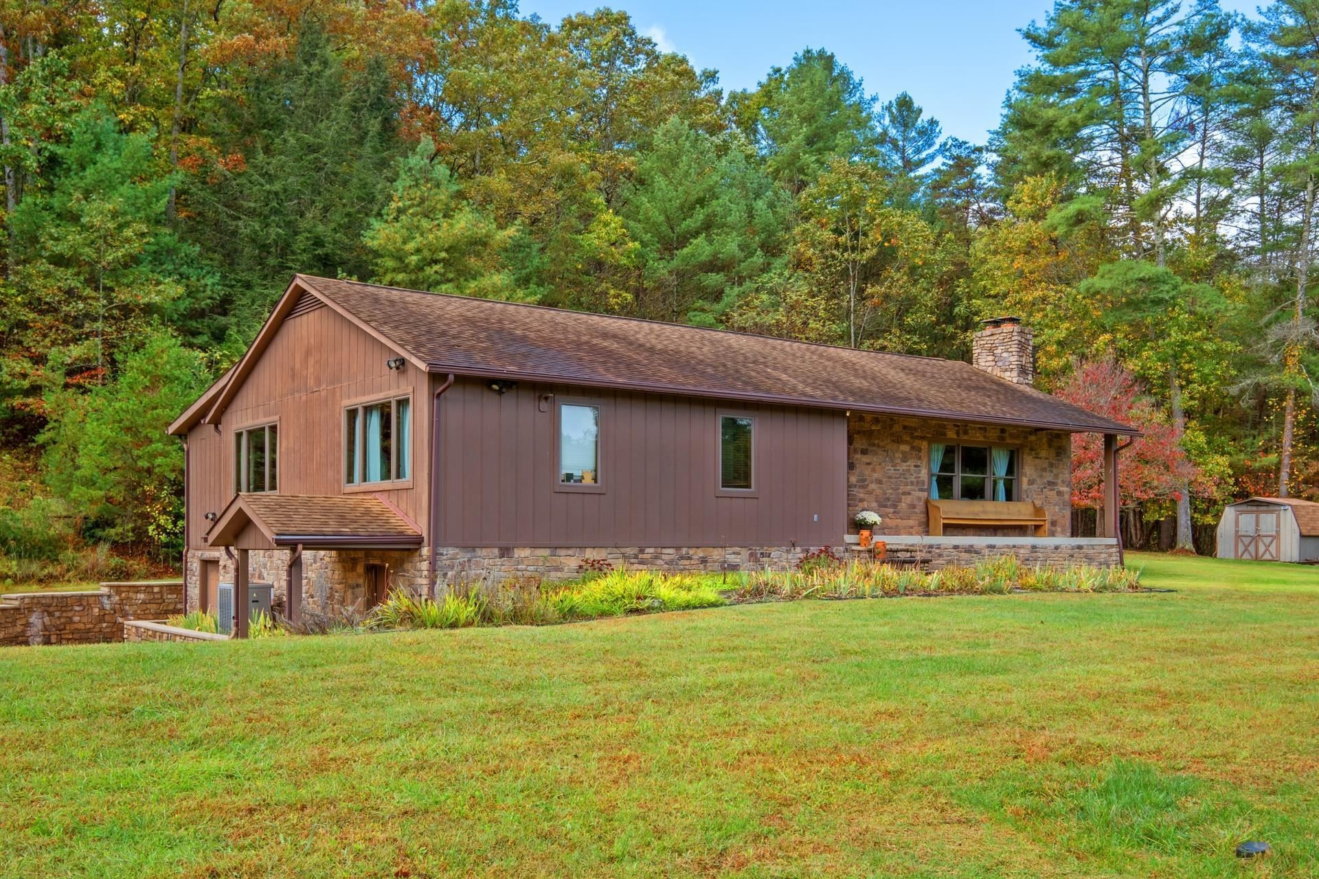 15468 HIGHLAND TPKE, HEAD WATERS, VA 24442
