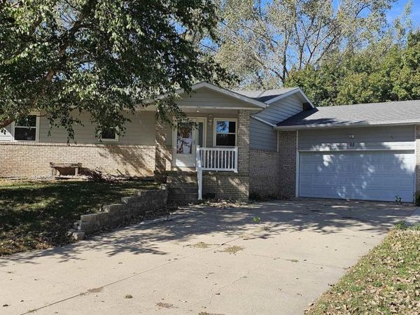 58 SUNSET DR, No. Sioux City, SD 57049