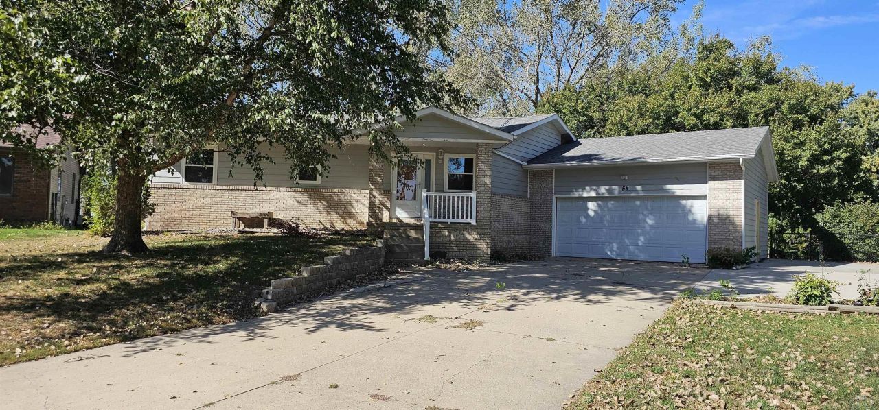 58 Sunset Dr, North Sioux City, SD 57049 Main Photo