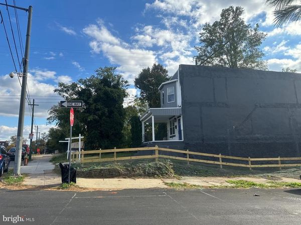 1048 COBBS CREEK PARKWAY, PHILADELPHIA, PA 19143