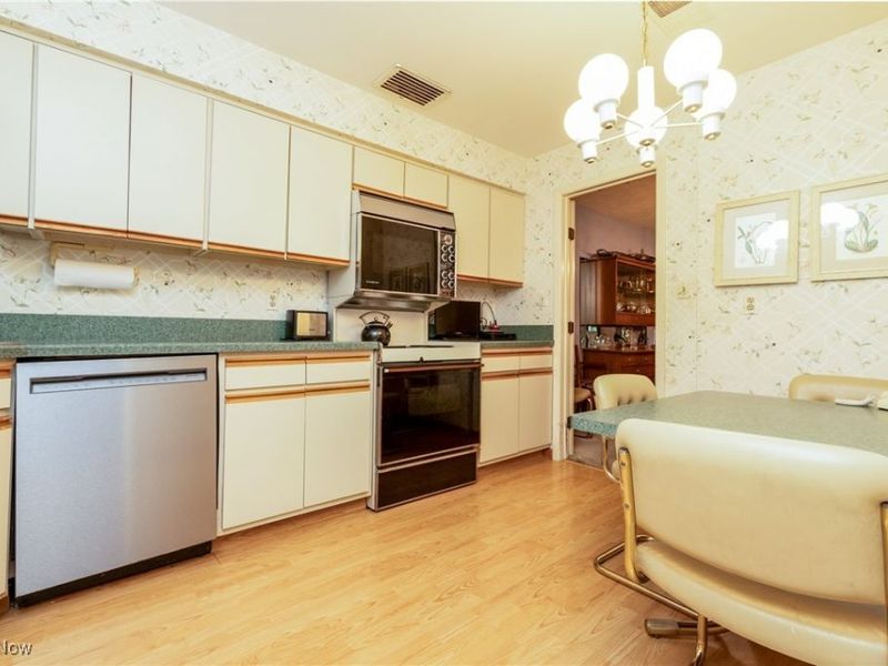 2202 Acacia Park Drive, Unit 2219, Lyndhurst, OH 44124 Photo 10