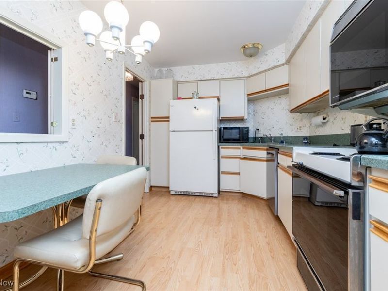 2202 Acacia Park Drive, Unit 2219, Lyndhurst, OH 44124 Photo 12