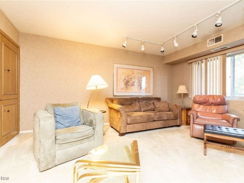 2202 Acacia Park Drive, Unit 2219, Lyndhurst, OH 44124 Photo 13