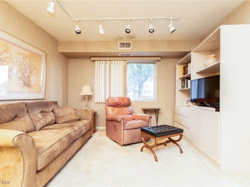 2202 Acacia Park Drive, Unit 2219, Lyndhurst, OH 44124 Photo 14