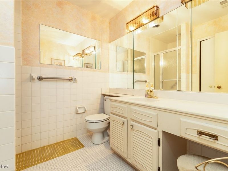 2202 Acacia Park Drive, Unit 2219, Lyndhurst, OH 44124 Photo 19