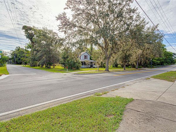 610 S HIGHLAND STREET, MOUNT DORA, FL 32757