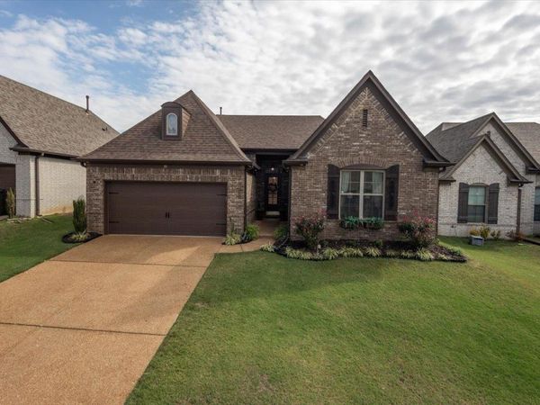 35 BRIAR HOLLOW LN, Oakland, TN 38060