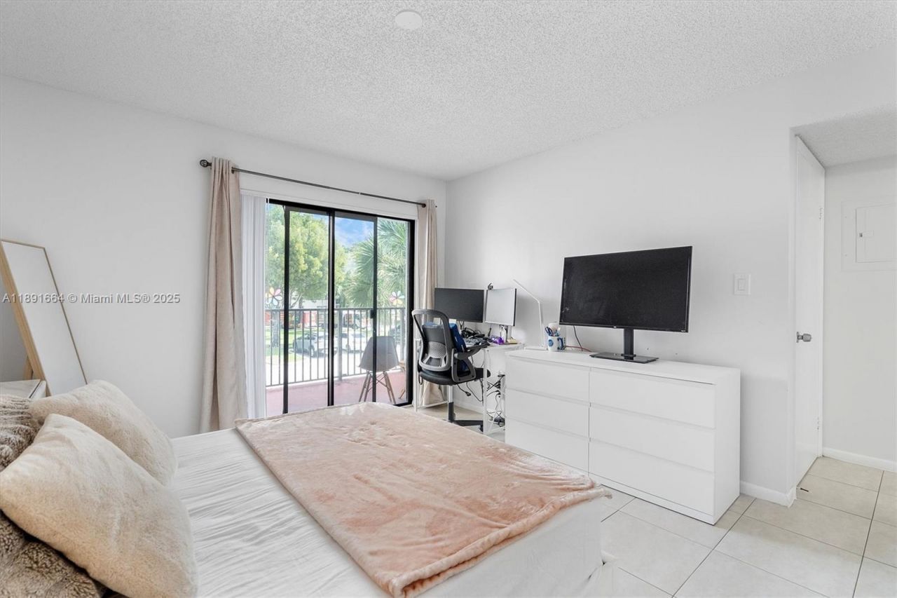 510 S Park Rd, Unit 25-10, Hollywood, FL 33021 Photo