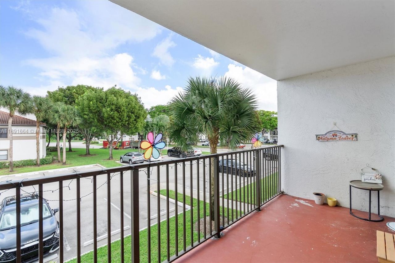 510 S Park Rd, Unit 25-10, Hollywood, FL 33021 Photo