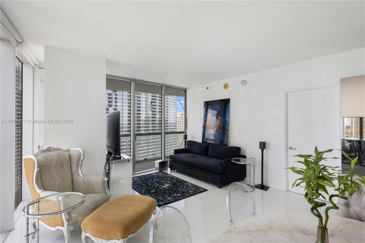 475 Brickell Ave, Unit 4015, Miami, FL 33131 Photo