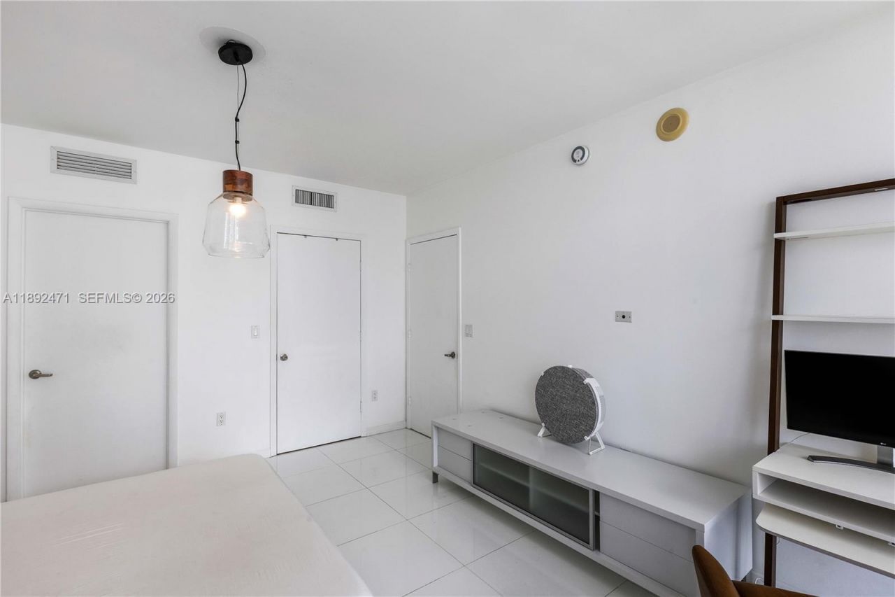 475 Brickell Ave, Unit 4015, Miami, FL 33131 Photo