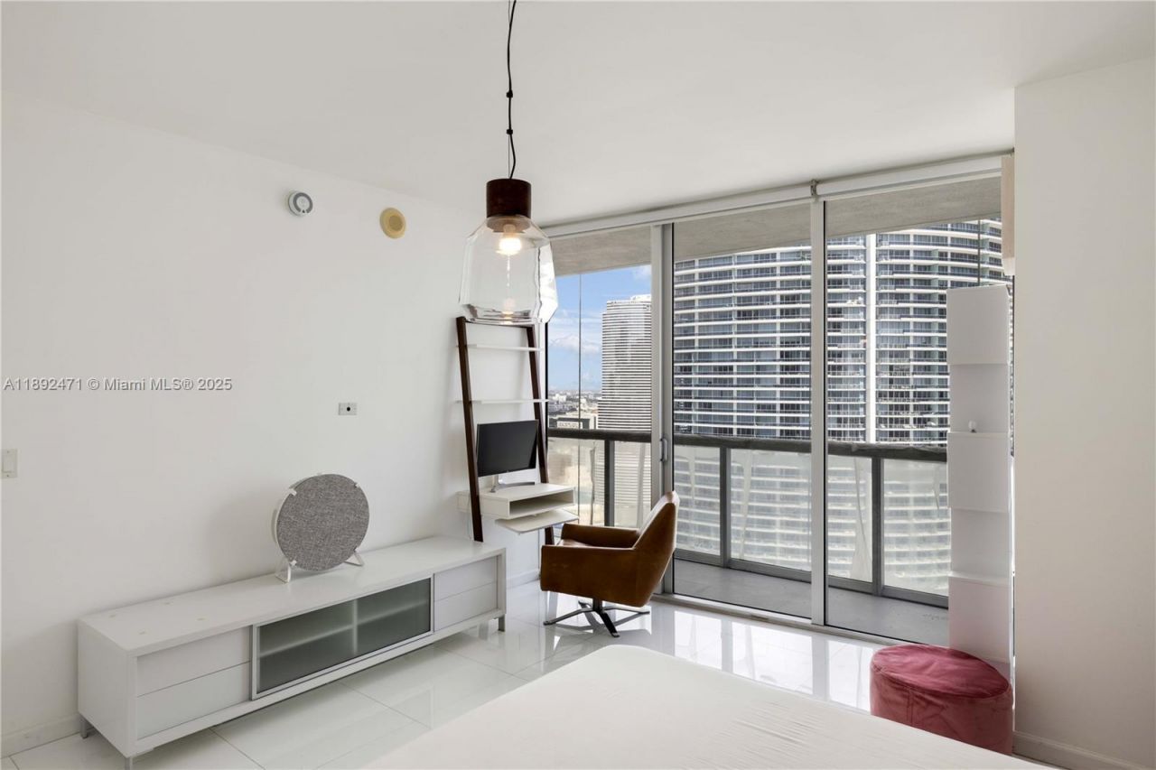 475 Brickell Ave, Unit 4015, Miami, FL 33131 Photo