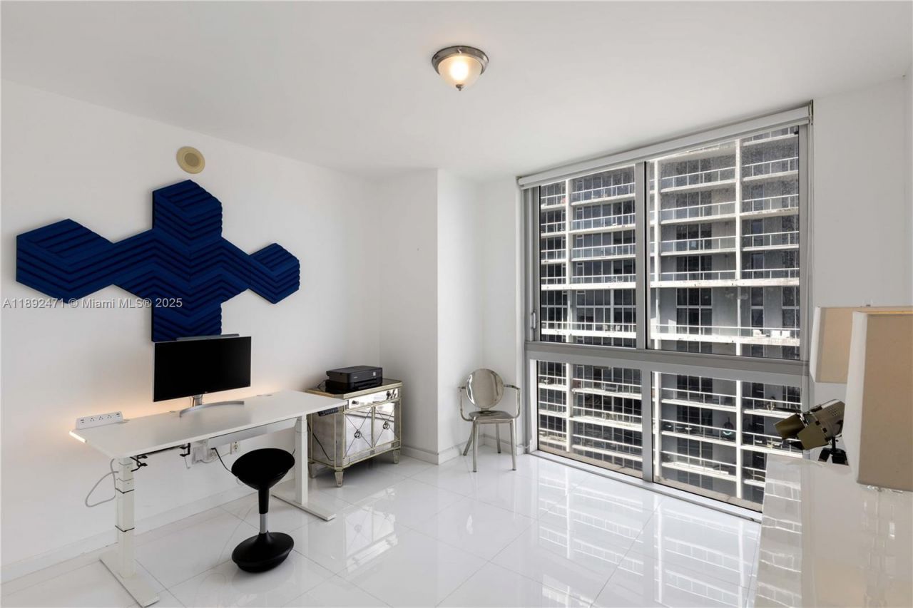 475 Brickell Ave, Unit 4015, Miami, FL 33131 Photo