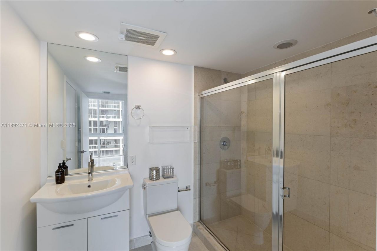 475 Brickell Ave, Unit 4015, Miami, FL 33131 Photo