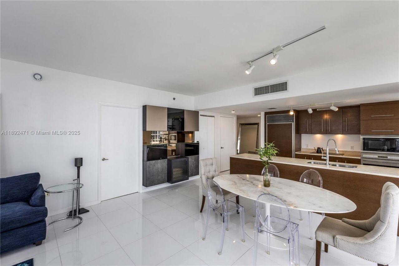 475 Brickell Ave, Unit 4015, Miami, FL 33131 Photo