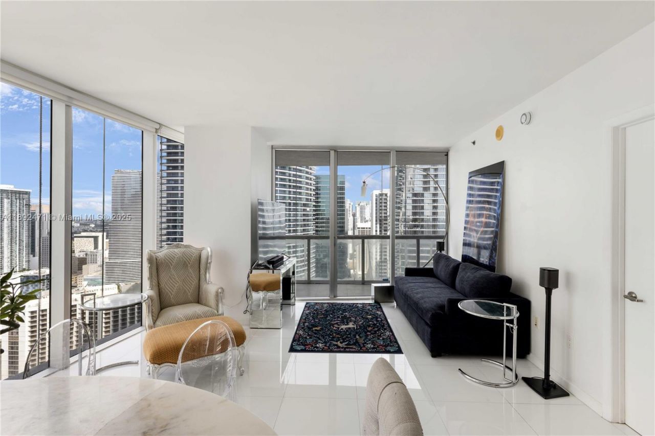 475 Brickell Ave, Unit 4015, Miami, FL 33131 Photo