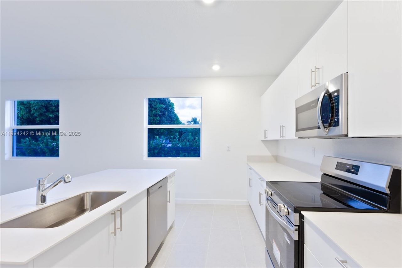 13203 SW 188th Ter, Miami, FL 33177 Photo