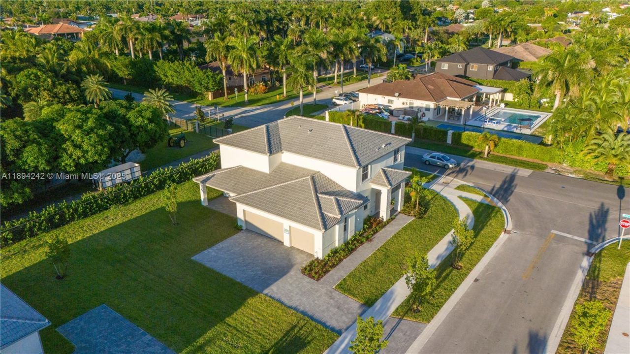 13203 SW 188th Ter, Miami, FL 33177 Photo